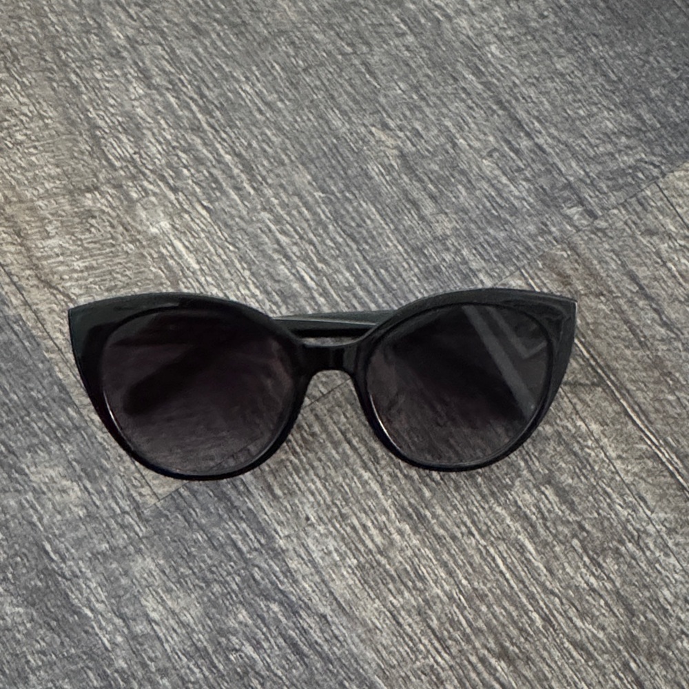 2 PAIRS INCLUDED Quay Australia Black Aviator and Kate Spade Cat Eye Sunglasses - Picture 6 of 6
